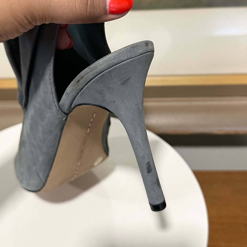 🌸VINCE CAMUTO🌸 Cholia Asymmetrical Sandal Bootie In Smoke Stack Nubuck Size: 12 - Picture 8 of 14